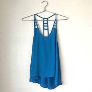 ✨LUSH FLOWY TANK W CUTOUT DETAIL✨